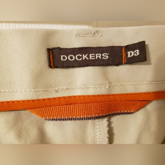💪 DOCKERS D3 SIGNATURE KHAKI PANTS MENS SIZE 40X32 CLASSIC FIT PLEATED FRONT 💪 - Picture 5 of 8